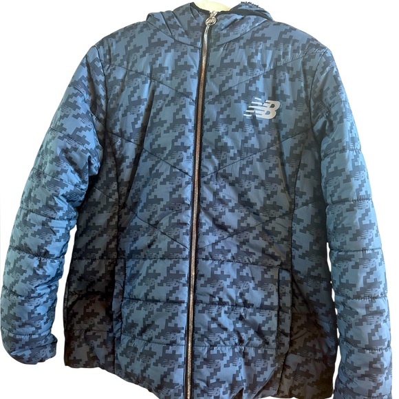 New Balance Jackets & Blazers - New Balance NB Women’s Puffer Hooded Jacket Size XL Blue and Black Camo Jacket